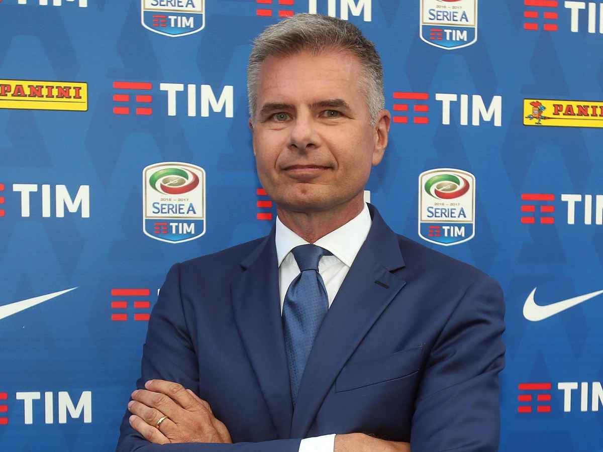 Alberto Brandi sorride ad un evento della Lega Calcio