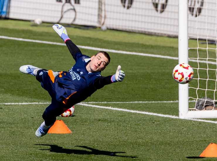 Lunin compie una parata