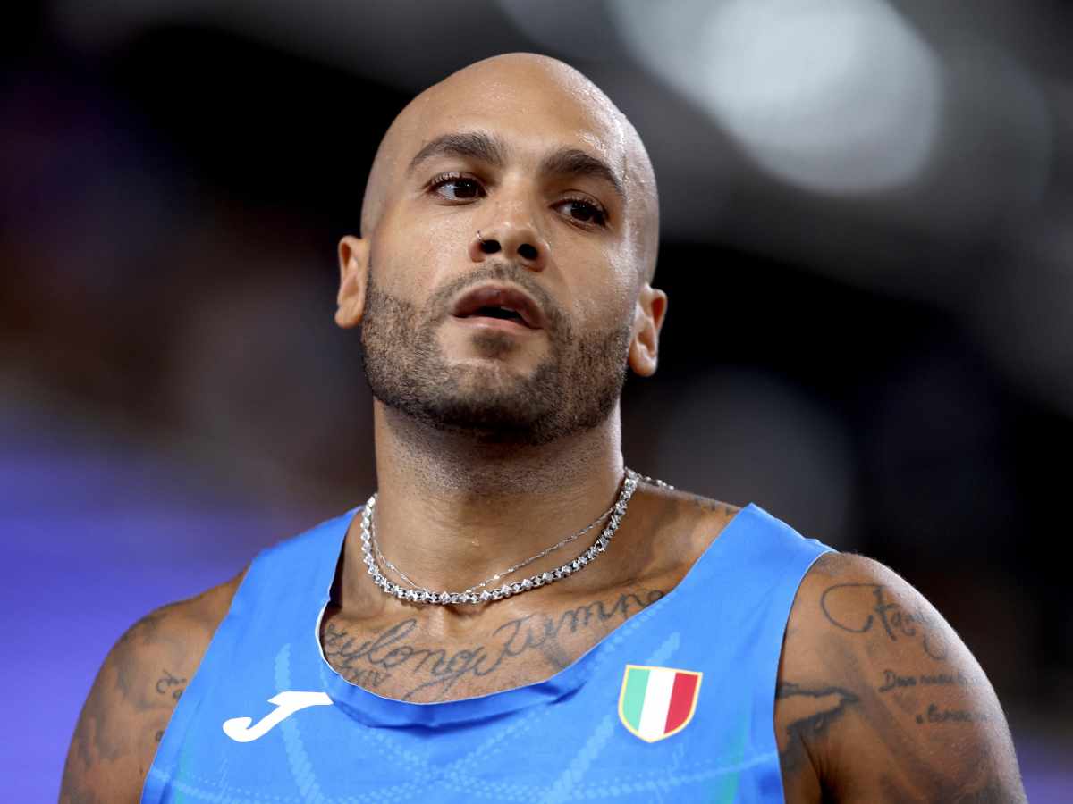 Marcell Jacobs sconsolato dopo la gara persa a Tokyo