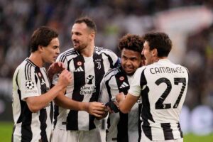 McKennie esulta con i compagni