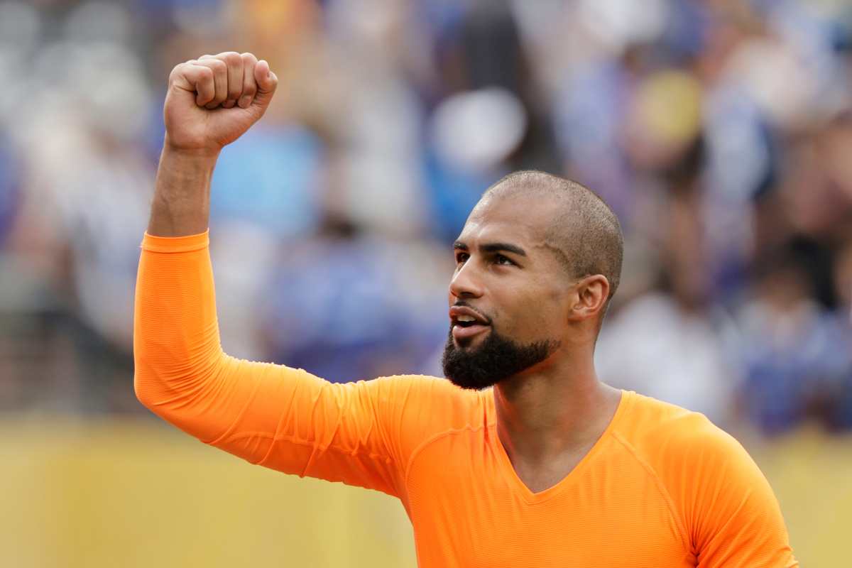 Sanchez esulta con il pugno chiusio