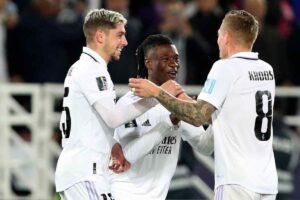 Valverde esulta con i compagni