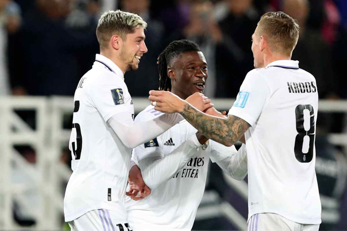 Valverde esulta con i compagni