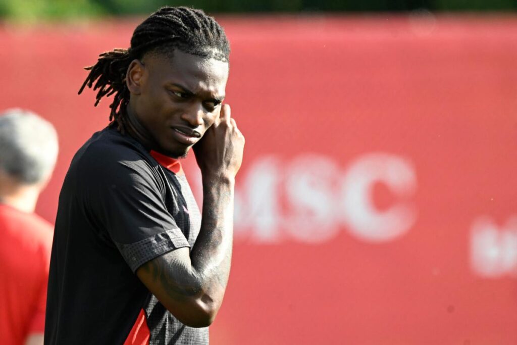 Leao stizzito in allenamento