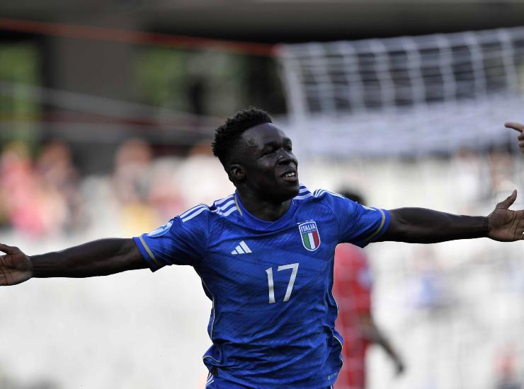 Gnonto esulta dopo una rete